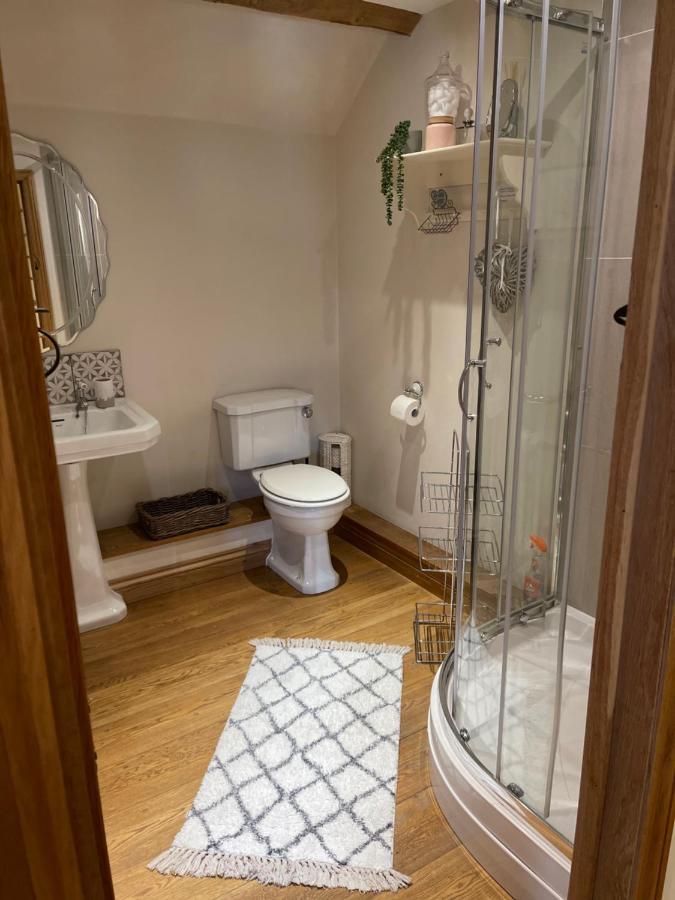 The Cider Barn - Spacious First Floor Apartment Set Within Barn Conversion Cheltenham Extérieur photo